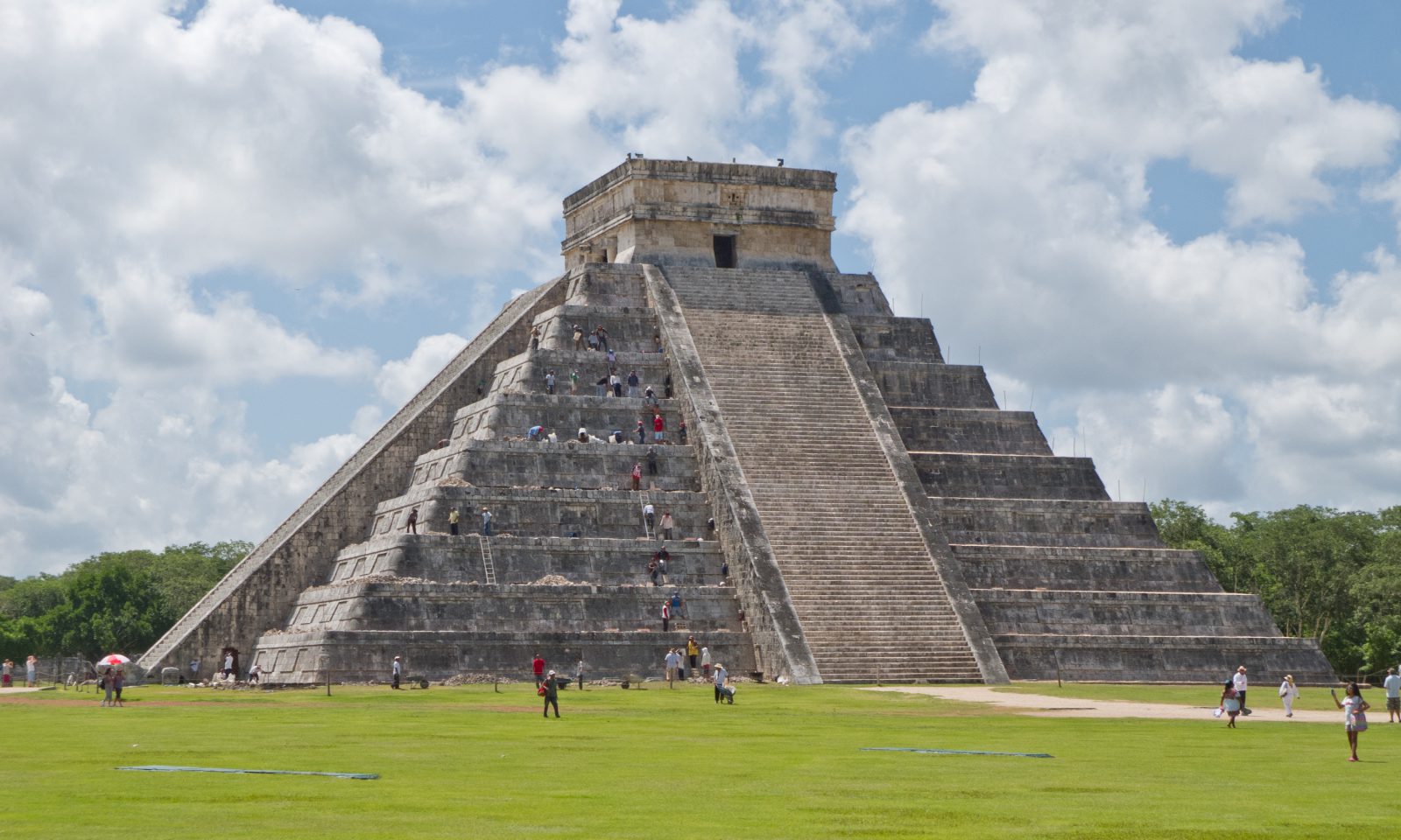 chich n itz in mexico #1 chichen itza chichén itzá is a large mayan archaeological site and one of the most notable and recognized landmarks on the yucatán the site itself was originally a main hub of mayan . chich n itz in mexico #1 chichen itza chichén itzá is a large mayan archaeological site and one of the most notable and recognized landmarks on the yucatán the site itself was originally a main hub of mayan .