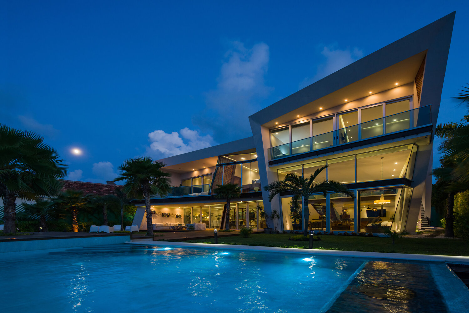Contemporary Smart Home For Sale in Heart of Cancun InMexico